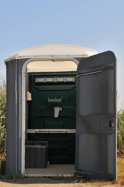 Best Portable restroom trailer rental  in Fulton, IL